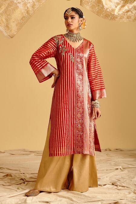 LAHARIO Red Dupatta Banarasi, Kurta Organza, Sharara Brocade Floral Striped Set Online at Aza Fashions LAHARIO_Red Dupatta Banarasi, Kurta Organza, Sharara Brocade Floral Striped Set _Online_at_Aza_Fashions