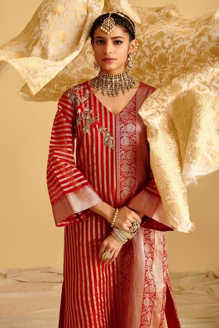 Shop LAHARIO Red Dupatta Banarasi, Kurta Organza, Sharara Brocade Floral Striped Set Online at Aza Fashions Shop_LAHARIO_Red Dupatta Banarasi, Kurta Organza, Sharara Brocade Floral Striped Set _Online_at_Aza_Fashions