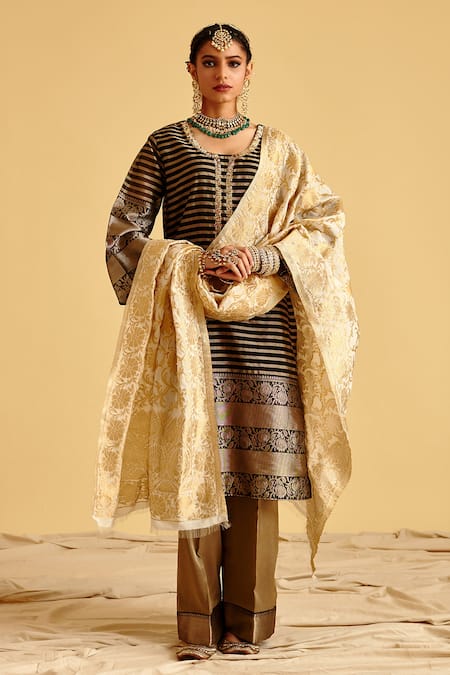 Shop LAHARIO Black Dupatta Banarasi, Kurta Organza, Pant Brocade Floral, Stripes V Set at Aza Fashions Shop_LAHARIO_Black Dupatta Banarasi, Kurta Organza, Pant Brocade Floral, Stripes V Set _at_Aza_Fashions