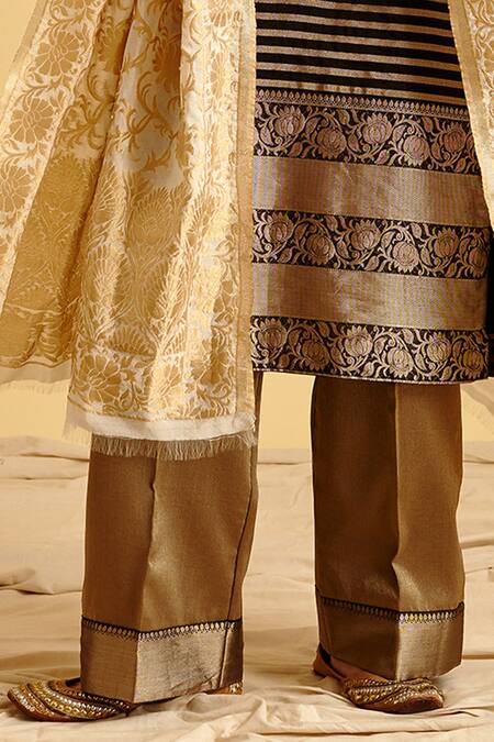 Shop LAHARIO Black Dupatta Banarasi, Kurta Organza, Pant Brocade Floral, Stripes V Set Online at Aza Fashions Shop_LAHARIO_Black Dupatta Banarasi, Kurta Organza, Pant Brocade Floral, Stripes V Set _Online_at_Aza_Fashions