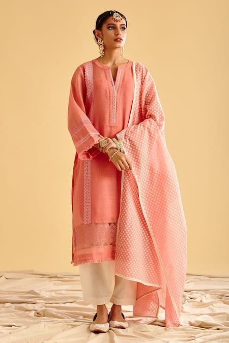 Shop LAHARIO Pink Dupatta Chanderi Self, Kurta Linen Foil, Salwar Pant Cotton Work Set at Aza Fashions Shop_LAHARIO_Pink Dupatta Chanderi Self, Kurta Linen Foil, Salwar Pant Cotton Work Set _at_Aza_Fashions