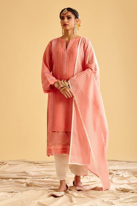LAHARIO Pink Dupatta Chanderi Self, Kurta Linen Foil, Salwar Pant Cotton Work Set Online at Aza Fashions LAHARIO_Pink Dupatta Chanderi Self, Kurta Linen Foil, Salwar Pant Cotton Work Set _Online_at_Aza_Fashions