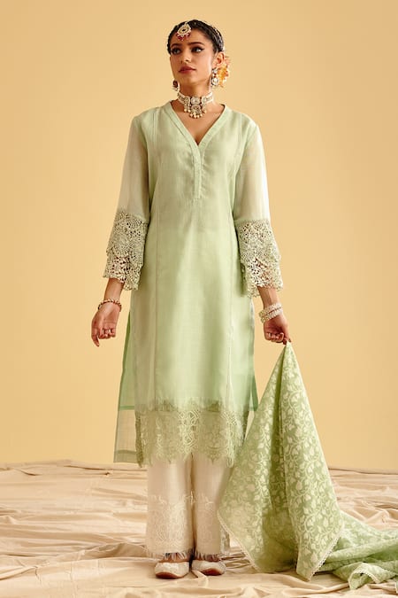 Shop LAHARIO Green Dupatta Chanderi Self, Kurta Linen Foil, Salwar Pant Cotton Work Set at Aza Fashions Shop_LAHARIO_Green Dupatta Chanderi Self, Kurta Linen Foil, Salwar Pant Cotton Work Set _at_Aza_Fashions