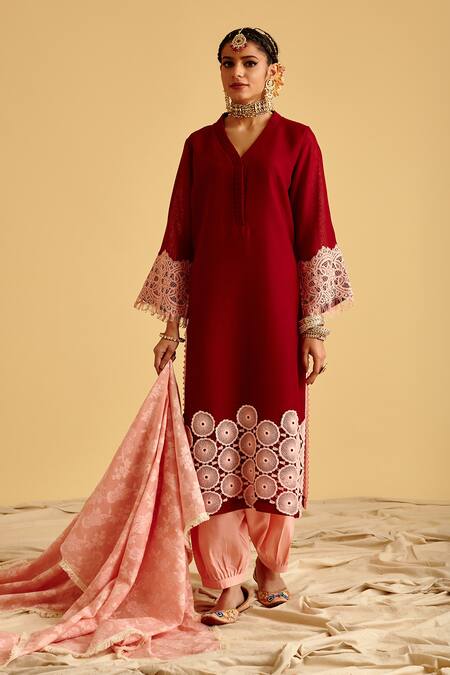 LAHARIO Maroon Dupatta Chanderi Self, Kurta Linen Jute, Salwar Pant Cotton Work Set Online at Aza Fashions LAHARIO_Maroon Dupatta Chanderi Self, Kurta Linen Jute, Salwar Pant Cotton Work Set _Online_at_Aza_Fashions