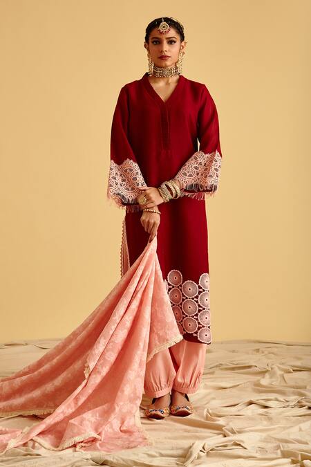 Buy LAHARIO Maroon Dupatta Chanderi Self, Kurta Linen Jute, Salwar Pant Cotton Work Set Online at Aza Fashions Buy_LAHARIO_Maroon Dupatta Chanderi Self, Kurta Linen Jute, Salwar Pant Cotton Work Set _Online_at_Aza_Fashions