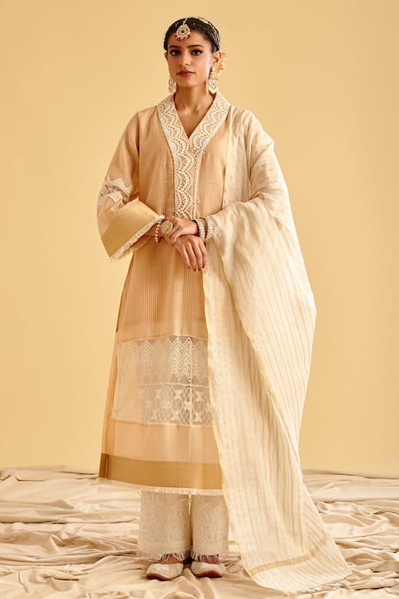 Lahario Peach Kurta Chanderi Silk Embroidered Lace V Neck Work Set 