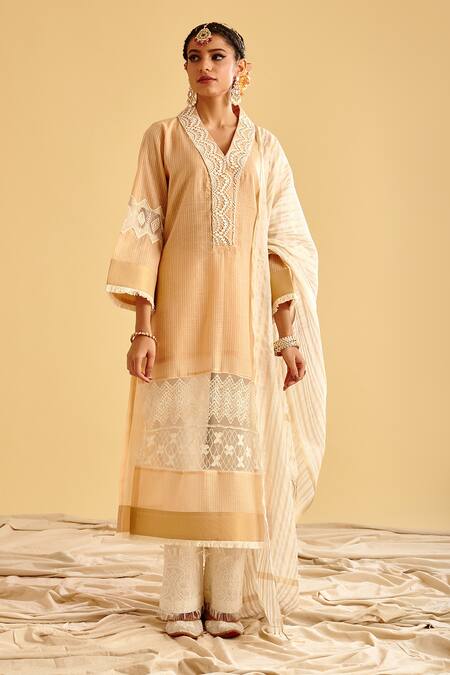 LAHARIO_Peach Dupatta Organza, Kurta Chanderi Silk, Salwar Pant Cotton Lace Work Set _Online_at_Aza_Fashions