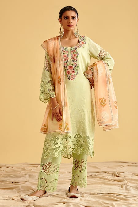 Lahario Linen Silk Embroidered Kurta Set 