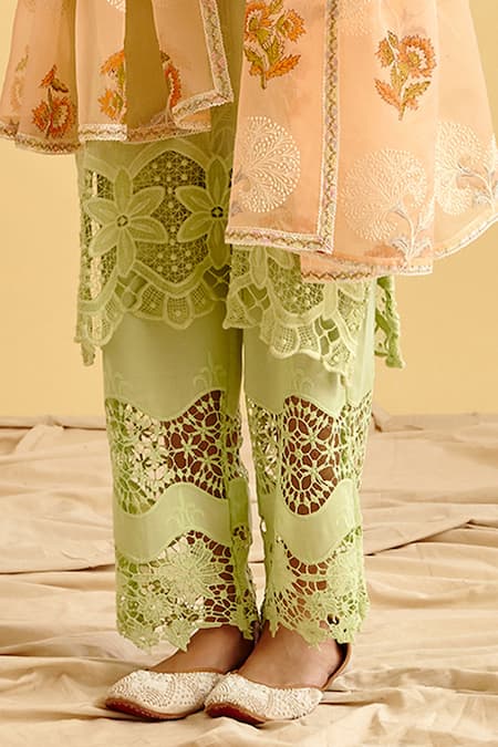Buy_LAHARIO_Green Dupatta Organza, Kurta Linen Silk, Pant Cotton Floral Embroidery Set _Online_at_Aza_Fashions