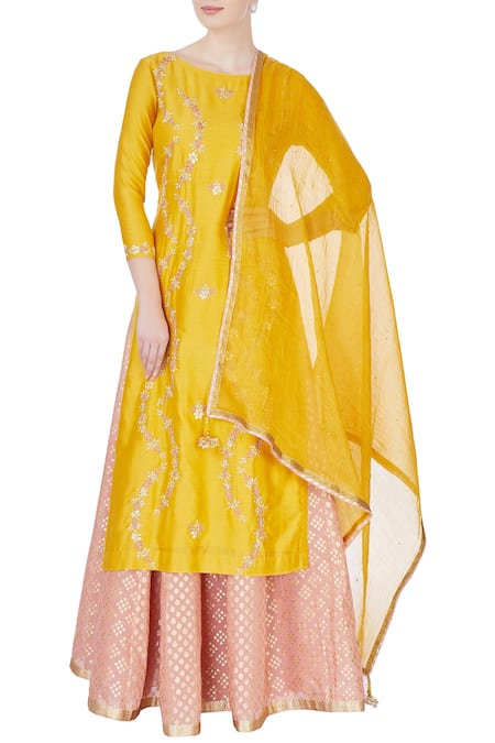 Kritika Dawar Yellow embroidered chanderi lehenga set 