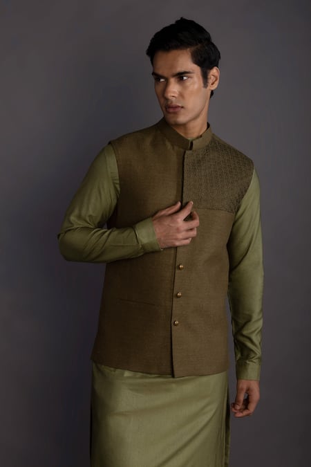 Gram Of Ink_Green Bundi - Matka Silk Embroidery Thread Moss And Kurta Set_Online_at_Aza_Fashions