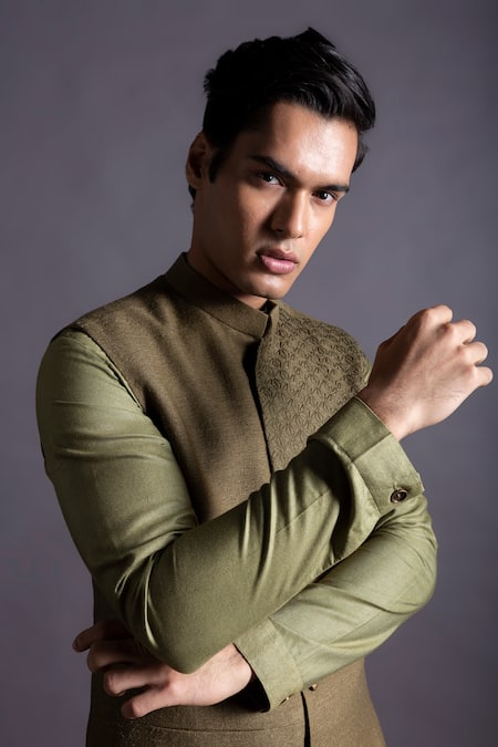 Shop_Gram Of Ink_Green Bundi - Matka Silk Embroidery Thread Moss And Kurta Set_Online_at_Aza_Fashions