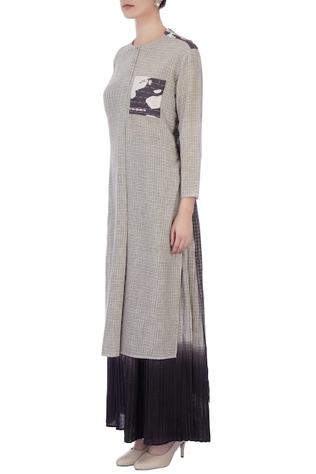 Buy_Urvashi Kaur_Grey Round Handwoven Cotton Kurta Set _Online_at_Aza_Fashions