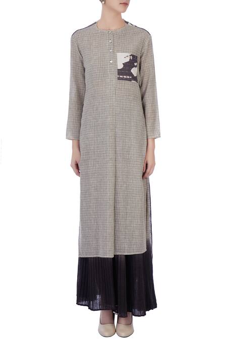Shop_Urvashi Kaur_Grey Round Handwoven Cotton Kurta Set _Online_at_Aza_Fashions
