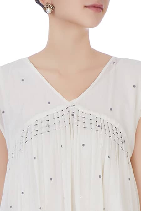 Urvashi Kaur_Grey Cotton Voile V Neck Pleated Blouse _at_Aza_Fashions