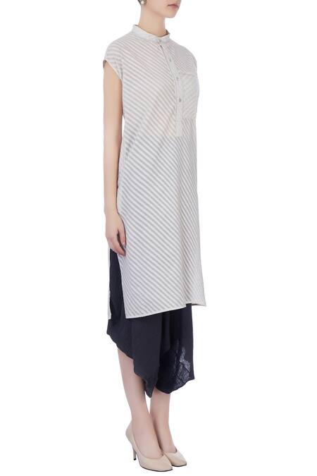 Urvashi Kaur_Grey Crinkle , Organic Handwoven Striped Kurta And Dhoti Pant Set _Online_at_Aza_Fashions