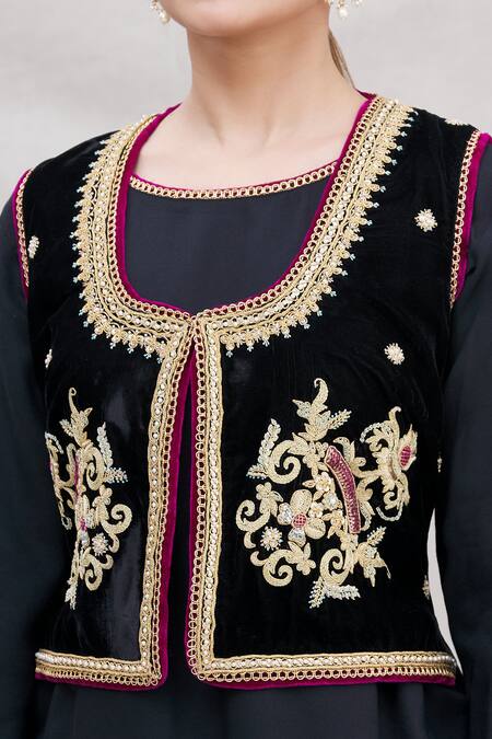 Ekta Singh_Black Velvet Round Jacket And Dhoti Pant Set _at_Aza_Fashions