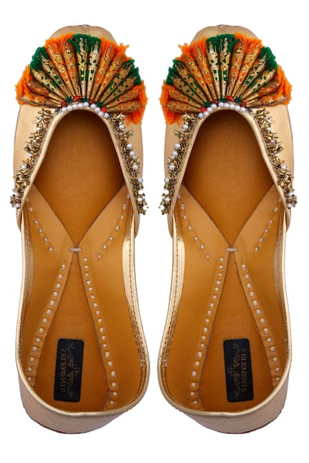 5elements Embroidered Leather Juttis 