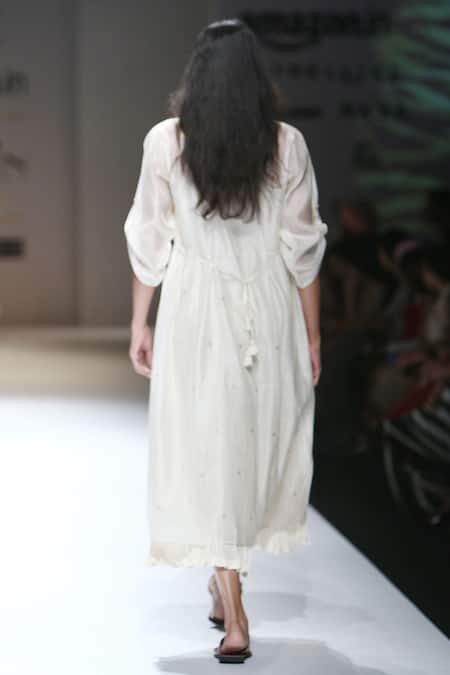 Shop_Prama By Pratima Pandey_White Chanderi Silk Embroidered Pintuck Round Neck Woven Kurta  _at_Aza_Fashions