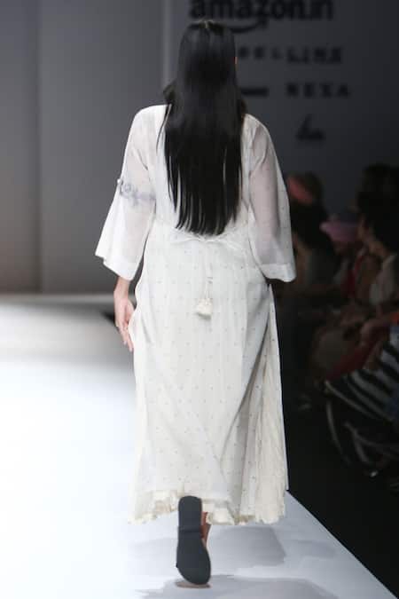 Shop_Prama By Pratima Pandey_White Chanderi Silk Embroidered Thread Work Round Neck Woven Kurta  _at_Aza_Fashions