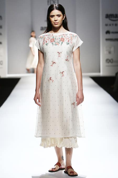 Prama By Pratima Pandey Chanderi Embroidered Woven Kurta 