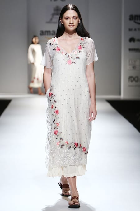 PRAMA BY PRATIMA PANDEY Chanderi Floral Embroidered Kurta 