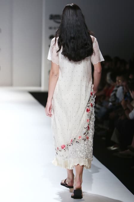 Prama By Pratima Pandey Chanderi Floral Embroidered Kurta 