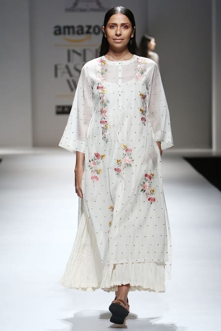 Prama by Pratima Pandey Off White Chanderi Embroidered Thread Work Round Neck Floral Kurta For Women