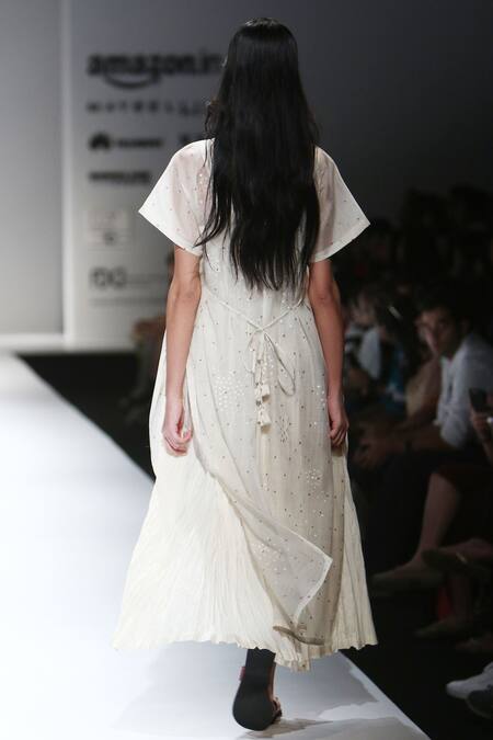 Prama By Pratima Pandey Floral Embroidered Kurta 