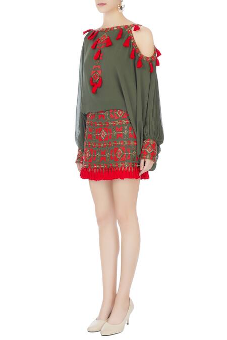 Buy Surily G Green Round Tassel Top Online at Aza Fashions Buy_Surily G_Green Round Tassel Top _Online_at_Aza_Fashions