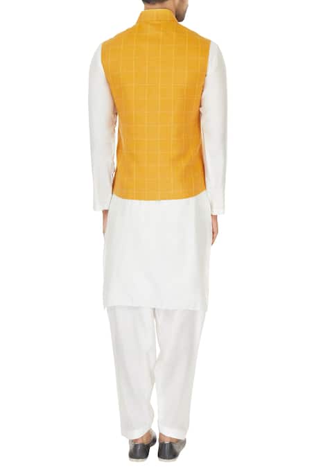Narendra Kumar Chequered Bundi & Kurta Set 