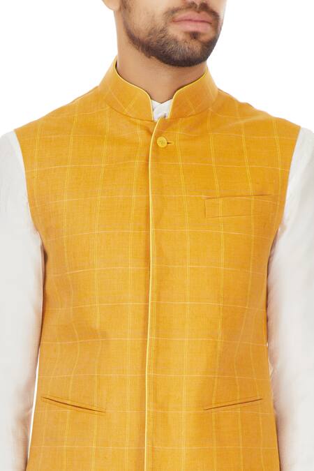 Narendra Kumar_White Linen Printed Checks Chequered Bundi And Kurta Set  _at_Aza_Fashions