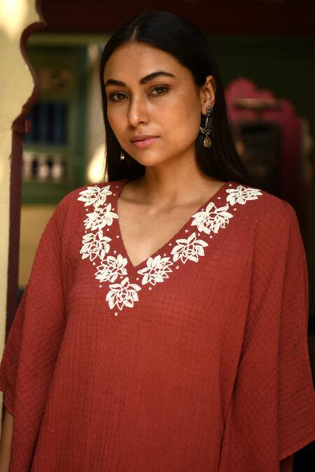 Rekha Agra_Brown Cotton Slub V Neck Embroidered Kurta And Pant Set _Online_at_Aza_Fashions