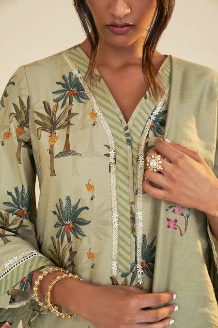 Sage Saga Green , Cotton V-neck Pihu Tree Pattern Tunic Online at Aza Fashions Sage Saga_Green , Cotton V-neck Pihu Tree Pattern Tunic _Online_at_Aza_Fashions