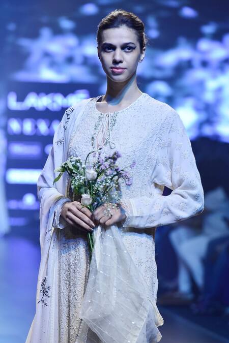 House Of Kotwara_White Pure Georgette Embroidered Chikankari Notched Kurta Set  _Online_at_Aza_Fashions