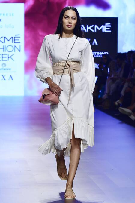 Nishka Lulla_Beige Twill Embroidered Belt_at_Aza_Fashions