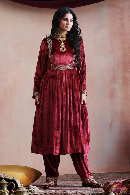 Weaver Story Maroon Velvet, Silk, Cotton Embroidery Round Neck Hand Kurta Set at Aza Fashions Weaver Story_Maroon Velvet, Silk, Cotton Embroidery Round Neck Hand Kurta Set _at_Aza_Fashions