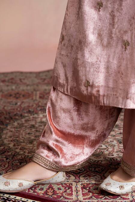 Weaver Story Peach Velvet, Linen, Cotton Embroidery, Zari Hand Stitched Kurta And Salwar Set at Aza Fashions Weaver Story_Peach Velvet, Linen, Cotton Embroidery, Zari Hand Stitched Kurta And Salwar Set _at_Aza_Fashions