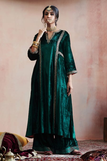 Buy Green Velvet Hand Embroidered Zardosi Kalidar Kurta And Farshi Pant Set  For Women by Weaver Story Online at Aza Fashions.