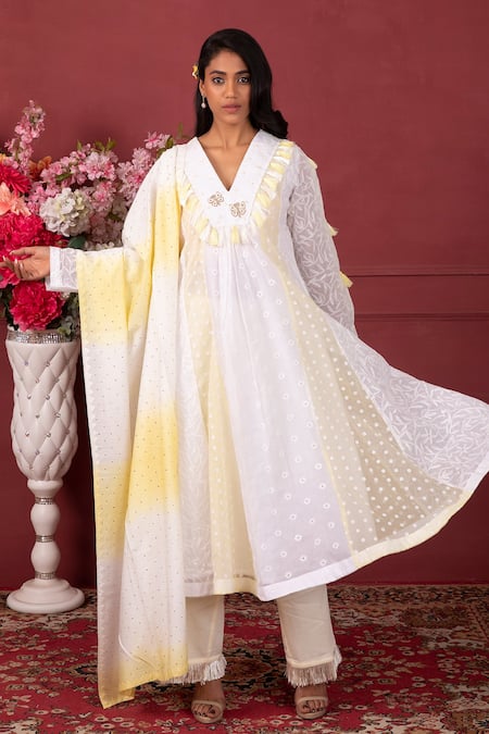 Pakistani Women Designer Diwali Wedding Party Wear White Anarkali Georgette  kurti Pant With Dupatta Dress Set.