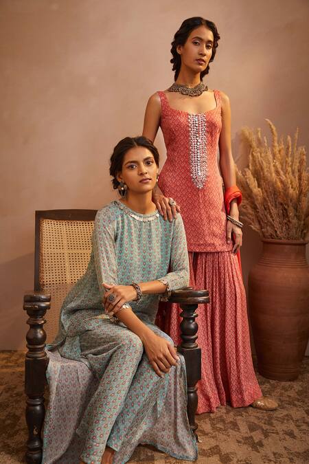 Aneesh Agarwaal_Blue Chinon Chiffon Paisley Print And Coin Round Kurta Pant Set _Online_at_Aza_Fashions
