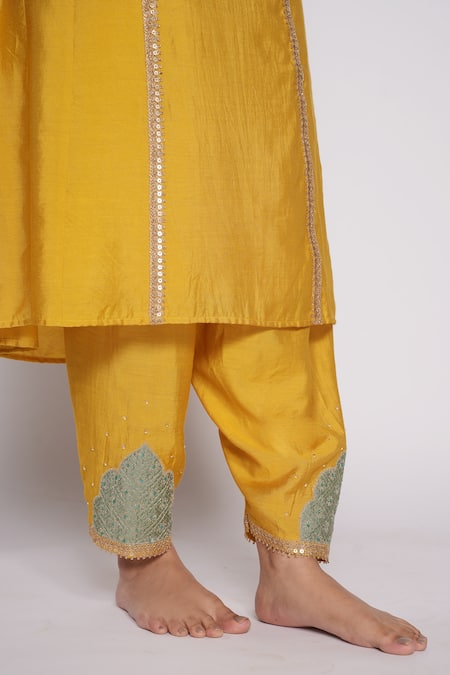 Pants And Pajamas_Yellow Dupatta Organza, Kurta And Pant Chanderi Floral Motifs V Embroidered Set_at_Aza_Fashions