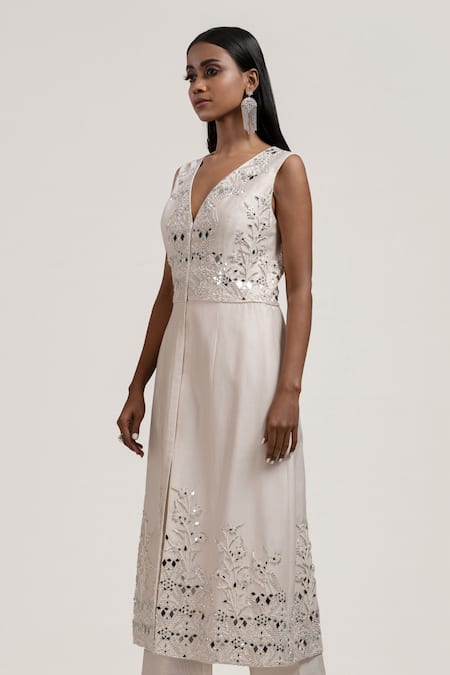 Jyoti Sachdev Iyer White Chanderi V Neck Hand Embroidered Kurta Set 