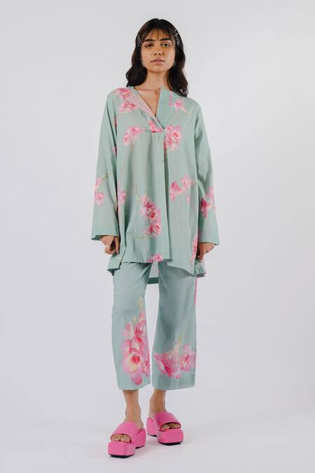 Shop Tussah By Siddhi Shah Green Cotton Round Neck Floral Print Tunic And Pant Set Online at Aza Fashions Shop_Tussah By Siddhi Shah_Green Cotton Round Neck Floral Print Tunic And Pant Set _Online_at_Aza_Fashions