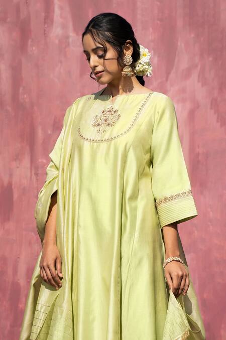 Weaver Story Green Chanderi Silk Embroidery, Gota Patti Boat Neck Kurta Set at Aza Fashions Weaver Story_Green Chanderi Silk Embroidery, Gota Patti Boat Neck Kurta Set _at_Aza_Fashions