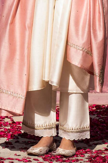 Buy Weaver Story Off White Chanderi Silk Gota Patti Split V-neck Kurta Pant Set Online at Aza Fashions Buy_Weaver Story_Off White Chanderi Silk Gota Patti Split V-neck Kurta Pant Set _Online_at_Aza_Fashions