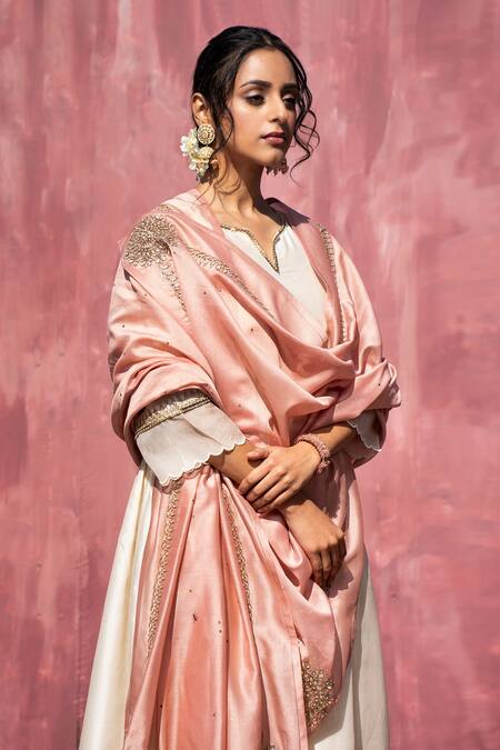 Weaver Story Off White Chanderi Silk Gota Patti Split V-neck Kurta Pant Set at Aza Fashions Weaver Story_Off White Chanderi Silk Gota Patti Split V-neck Kurta Pant Set _at_Aza_Fashions