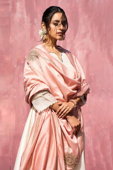 Weaver Story Pink Chanderi Silk Gota Patti, Embroidery Thread Border Dupatta Online at Aza Fashions Weaver Story_Pink Chanderi Silk Gota Patti, Embroidery Thread Border Dupatta _Online_at_Aza_Fashions