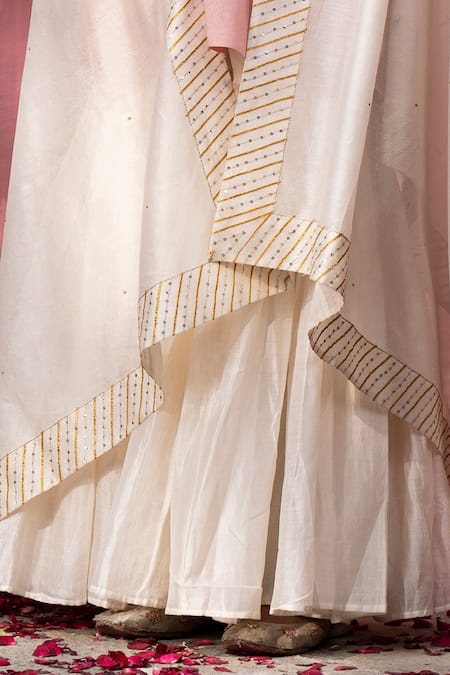 Buy Weaver Story Off White Silk, Zari Round Neck Embroidered Kurta Set Online at Aza Fashions Buy_Weaver Story_Off White Silk, Zari Round Neck Embroidered Kurta Set _Online_at_Aza_Fashions
