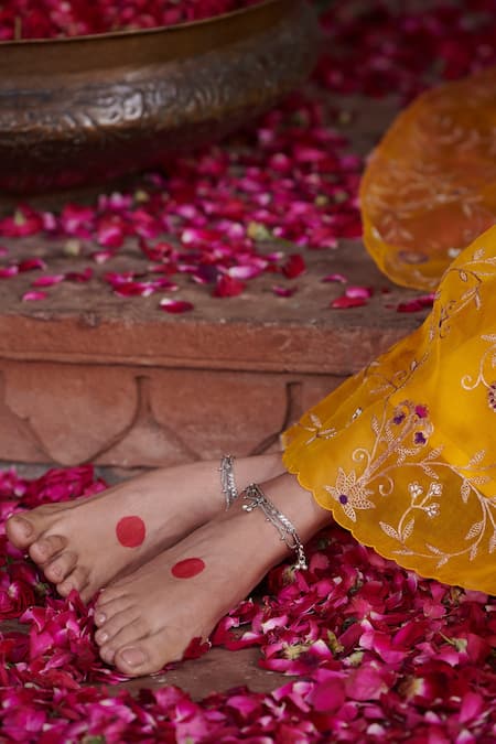 Shop Pink City By Sarika Yellow Organza, Dupion Zari Embroidered Saree With Unstitched Blouse Piece Online at Aza Fashions Shop_Pink City By Sarika_Yellow Organza, Dupion Zari Embroidered Saree With Unstitched Blouse Piece _Online_at_Aza_Fashions